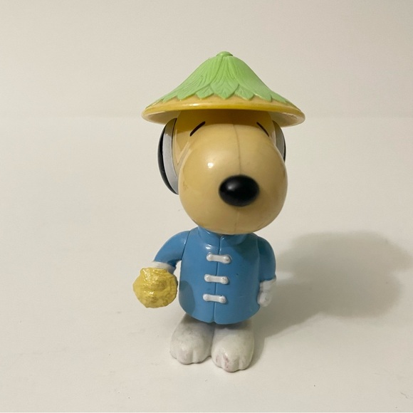 Vintage Snoopy World Tour Taiwan Figure Toy - Picture 9 of 10